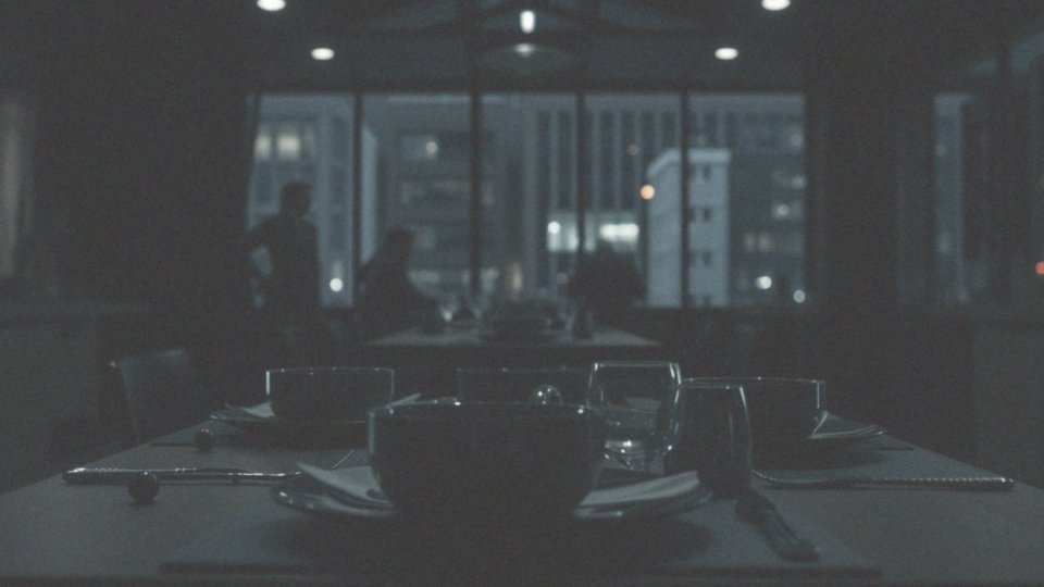 Jakie doświadczenia kulinarne oferuje Dark Restaurant w Poznaniu?